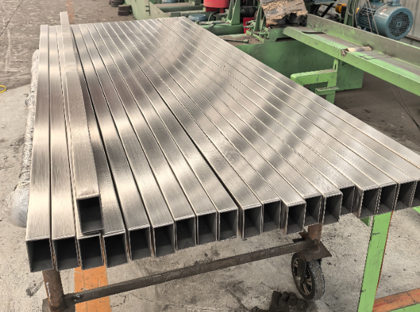 哈密建筑工程行业用不锈钢无缝钢管